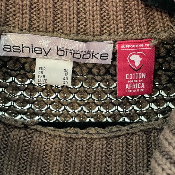 Ashley Brook - Picture 3 of 11